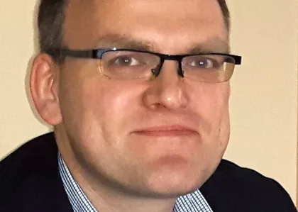 3307869-adam-mrozowicki-profesor-nadzwyczajny.jpg