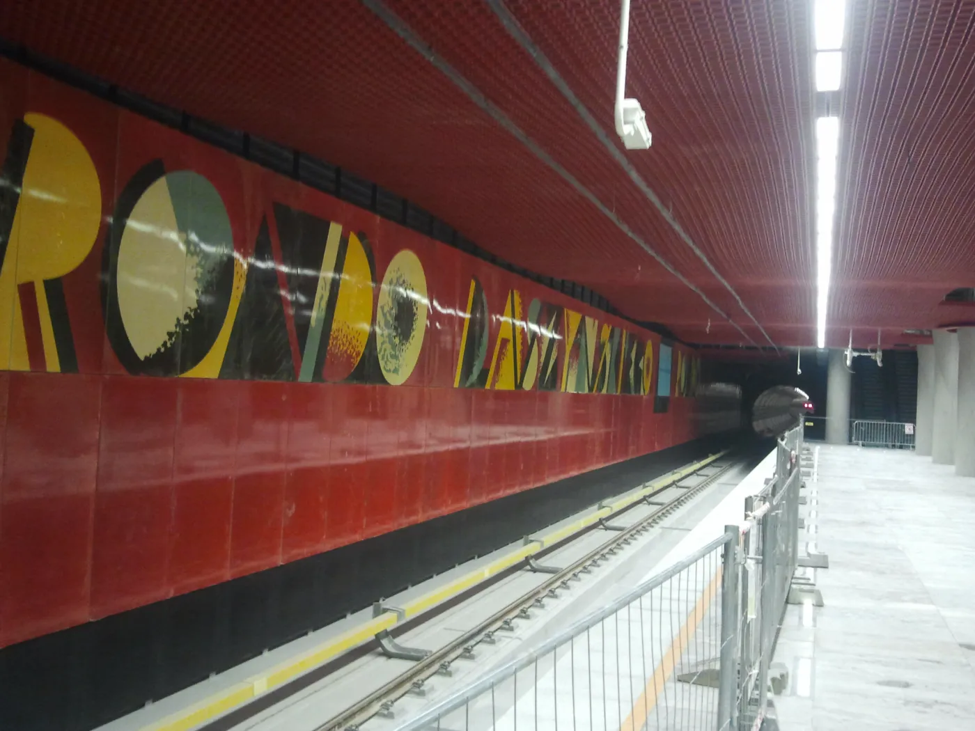 Warszawskie metro strachu? Tory i koła w pociągach zużywają się szybciej, niż powinny