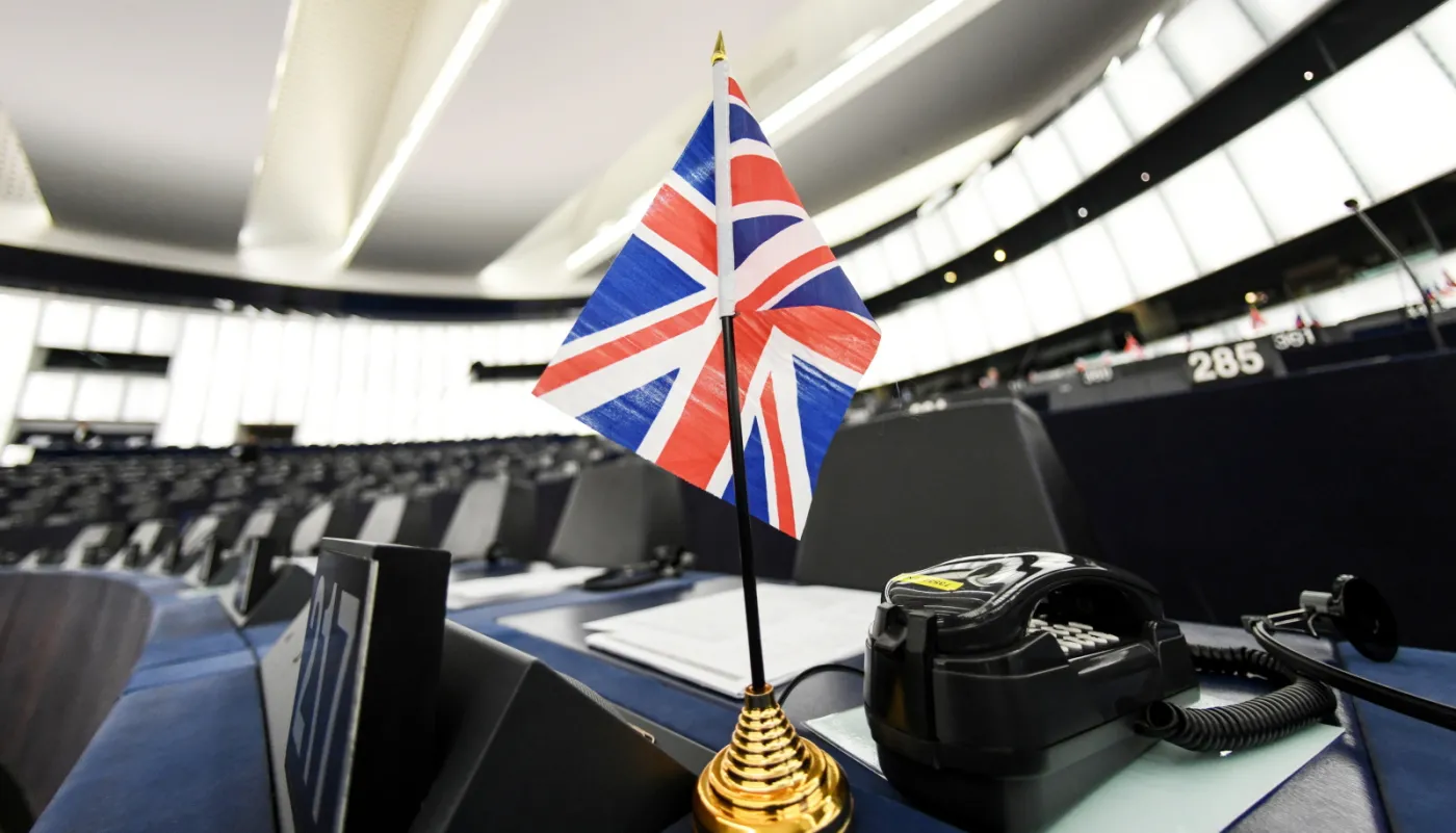 Media na świecie miażdżą premier May: "Brextinct", "kompletne upokorzenie", "triumf nierozsądku"