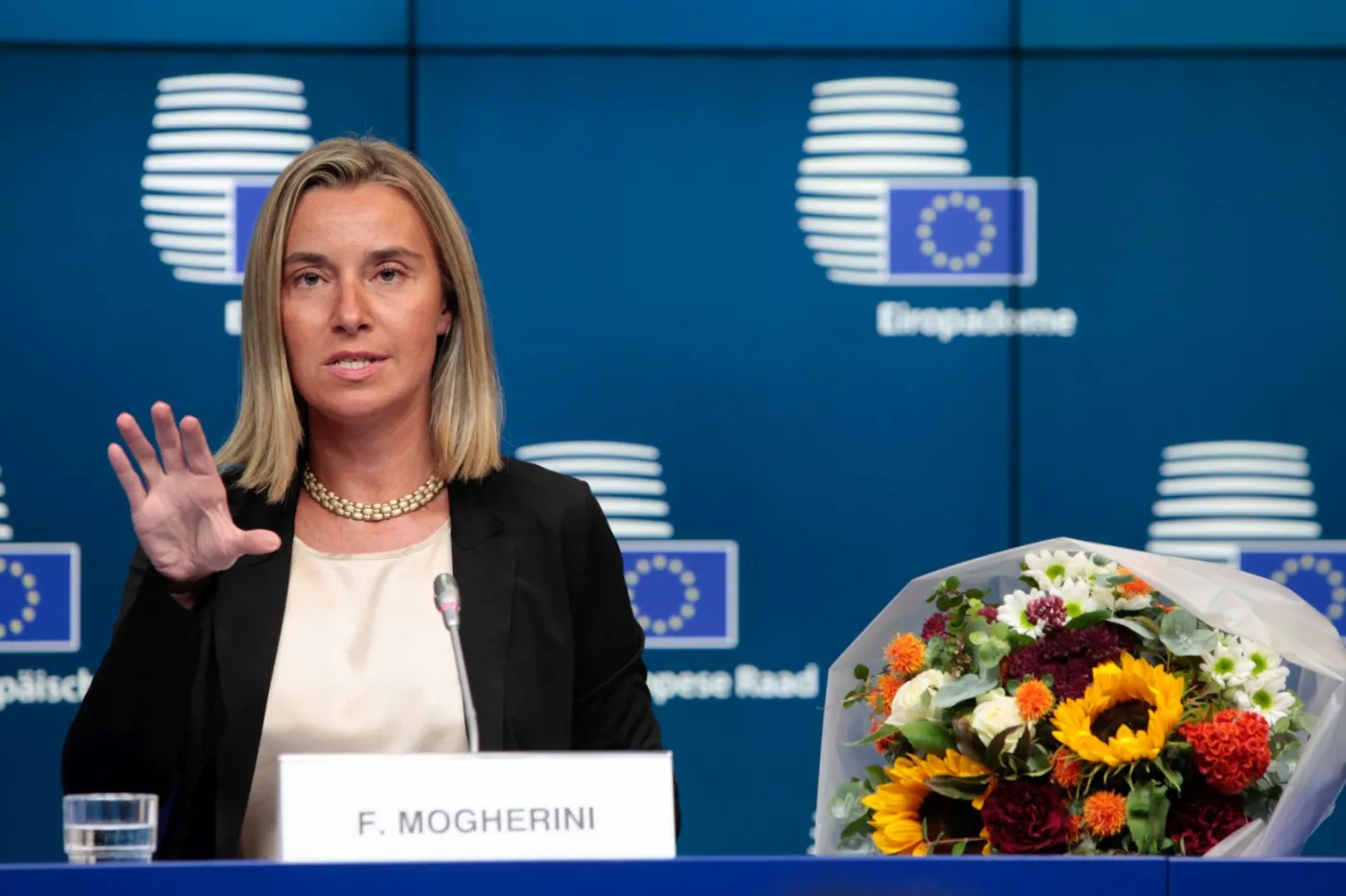 Mogherini przestrzega Trumpa: Europejczycy liczą, że Ameryka nie będzie ingerowała w politykę europejską