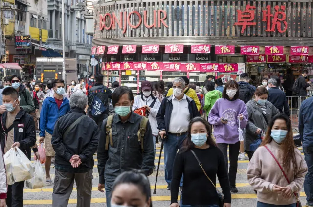 Kiedyś Chińczyk, dziś: inny Azjata. Pandemia dała Pekinowi wygodny pretekst do nasilenia represji