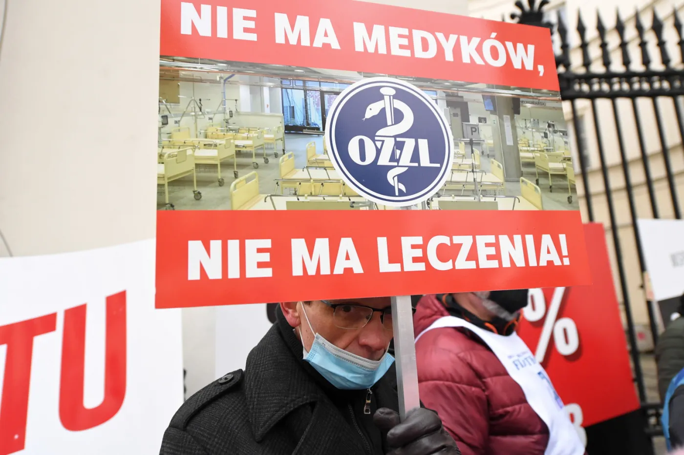 Przedstawiciele zawodów medycznych protestowali przed Ministerstwem Zdrowia