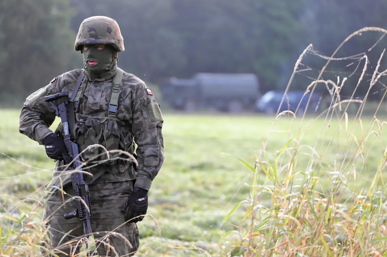 SG: Od początku stanu wyjątkowego wydano 455 pozwoleń na wjazd