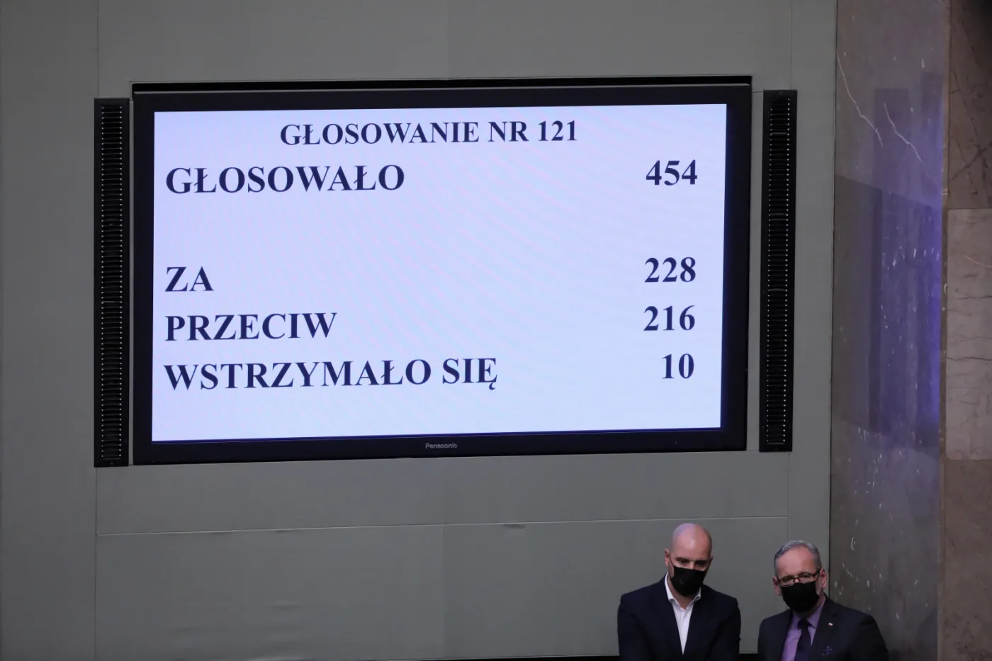 Głosowanie do skutku. PiS wystarczyło głosów na lex TVN