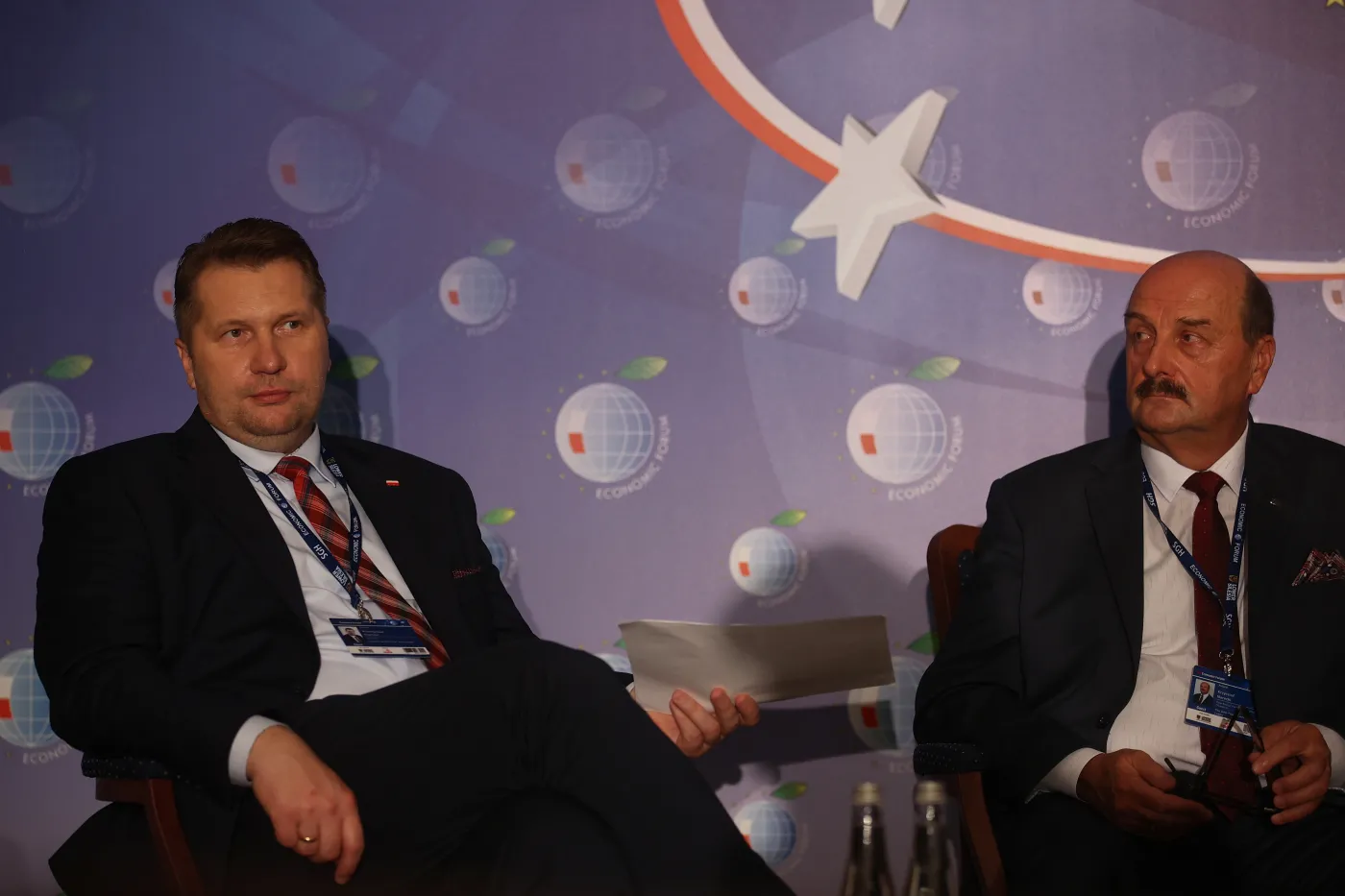 Czarnek: Potrzebne jest odchudzanie podstawy programowej