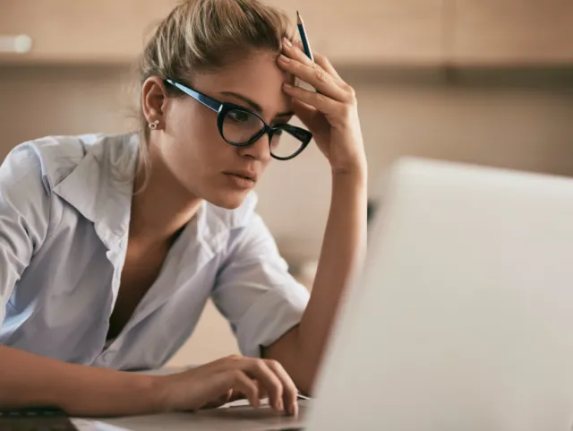 Pandemiczni debiutanci. Młodzi nie potrafią odnaleźć się w swojej pierwszej pracy