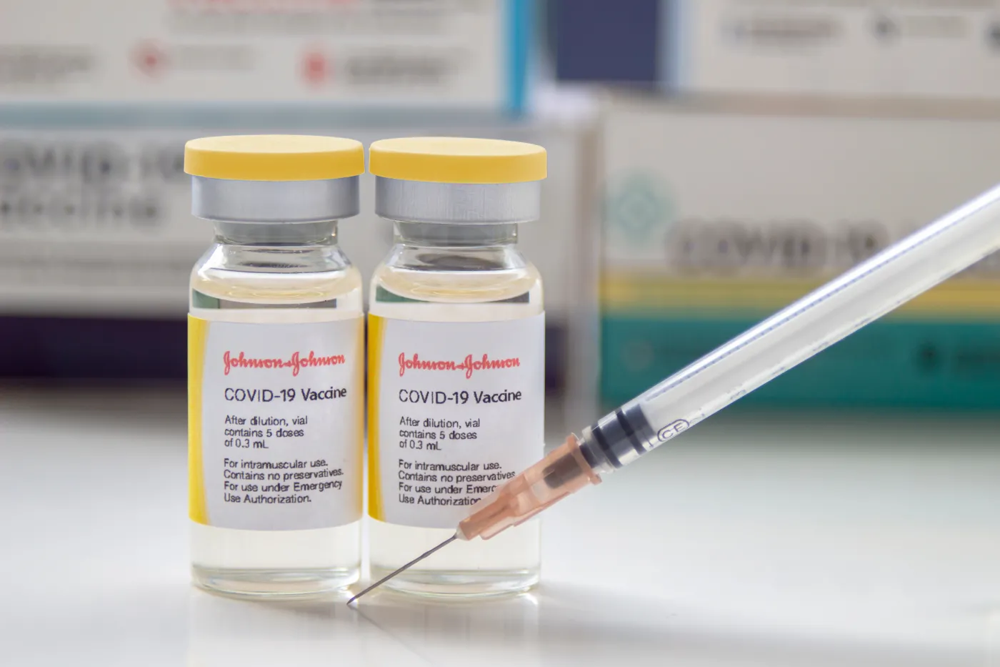 EMA o szczepionce J&J: Możliwy związek z bardzo rzadkimi przypadkami nietypowych zakrzepów krwi
