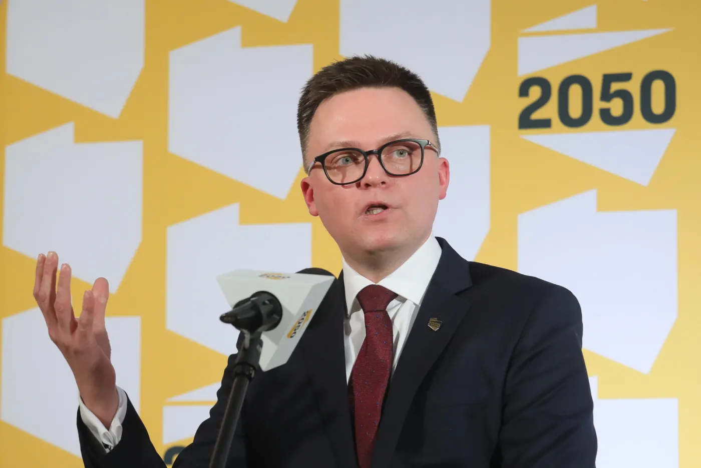 Hołownia: PiS nie zrobił w Polsce kolejnej politycznej zmiany, on zachwiał jej ustrojem [WYWIAD]