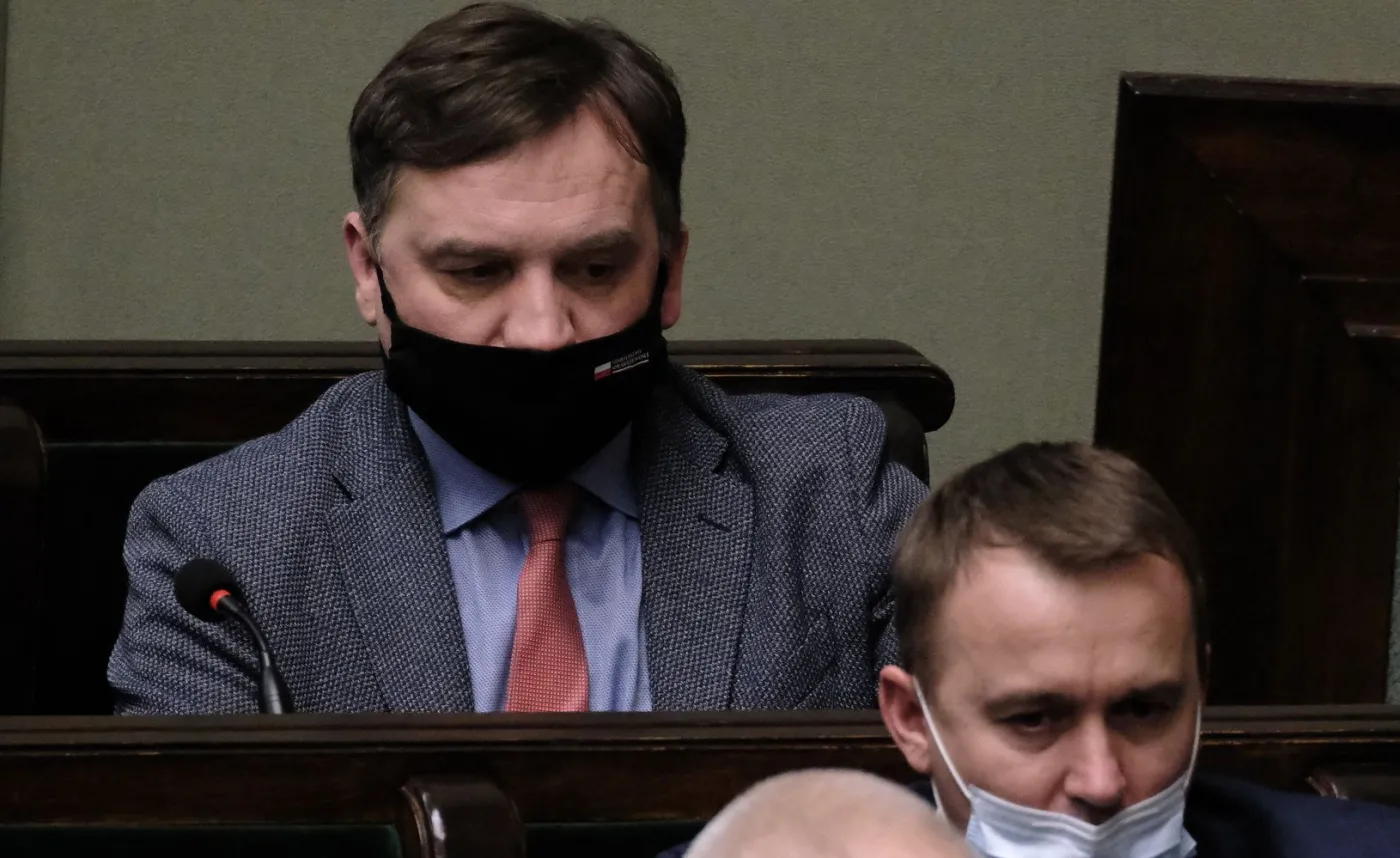 „Jego polityczna kariera jest skończona”. Nastroje w PiS po decyzji o azylu dla Ziobry