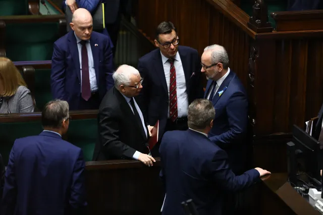 Opozycja konsoliduje się, a PiS zalicza nową wtopę