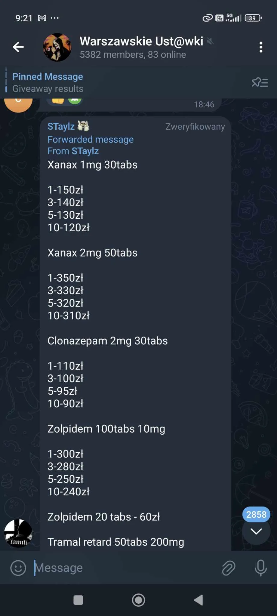 Grupy internetowe oferujące narkotyki.