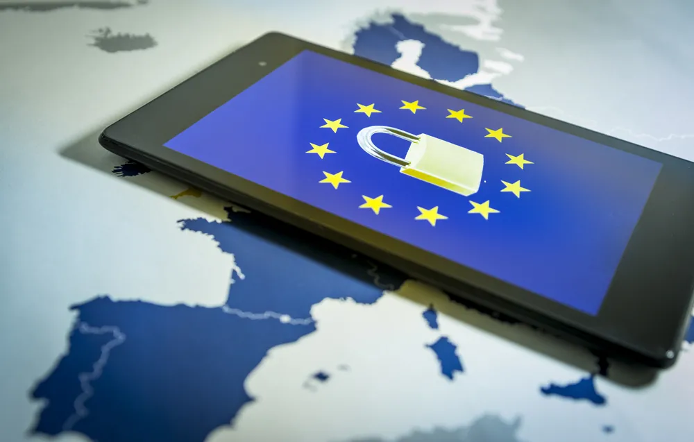 KE wszczyna postępowania. Apple, Google i Meta na celowniku Brukseli