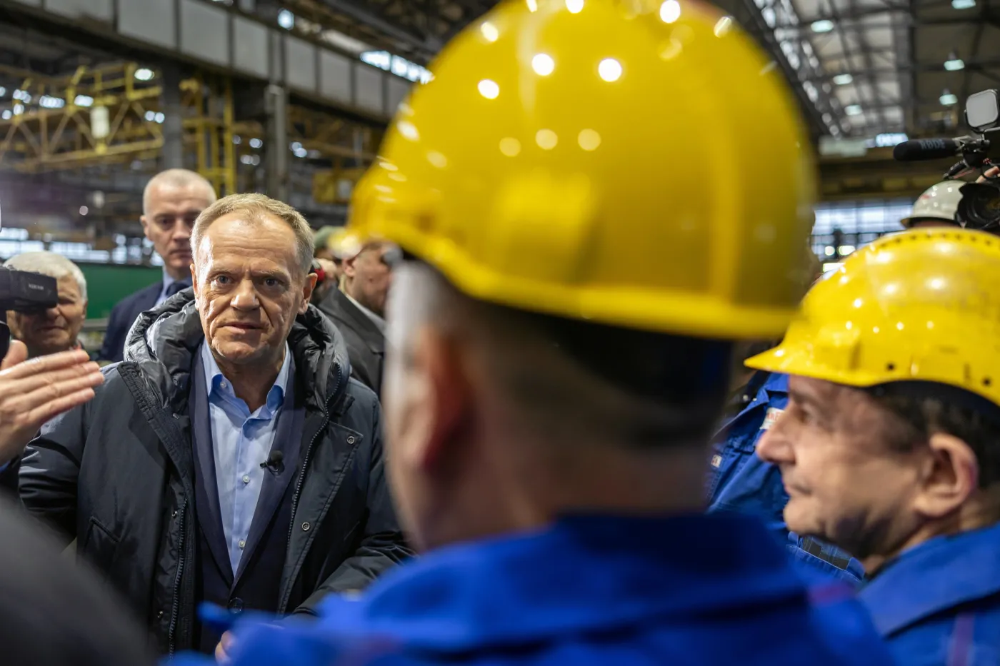 Donald Tusk w Rafako zwolnienia grupowe 