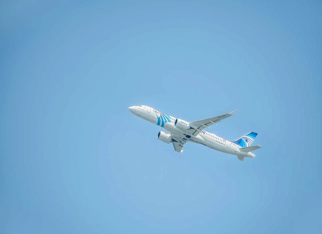 Samolot Airbus A220-300 linii EgyptAir