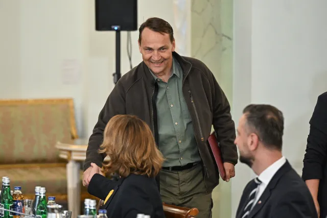 Sikorski pojechał do Kijowa: "Nad Polskę nadleciało 19 rosyjskich dronów, nad Ukrainę - 400. To nie były pomyłki"
