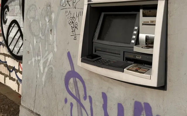 Banki nakazują trzymanie gotówki w domu. Obawiają się o systemy cyfrowe