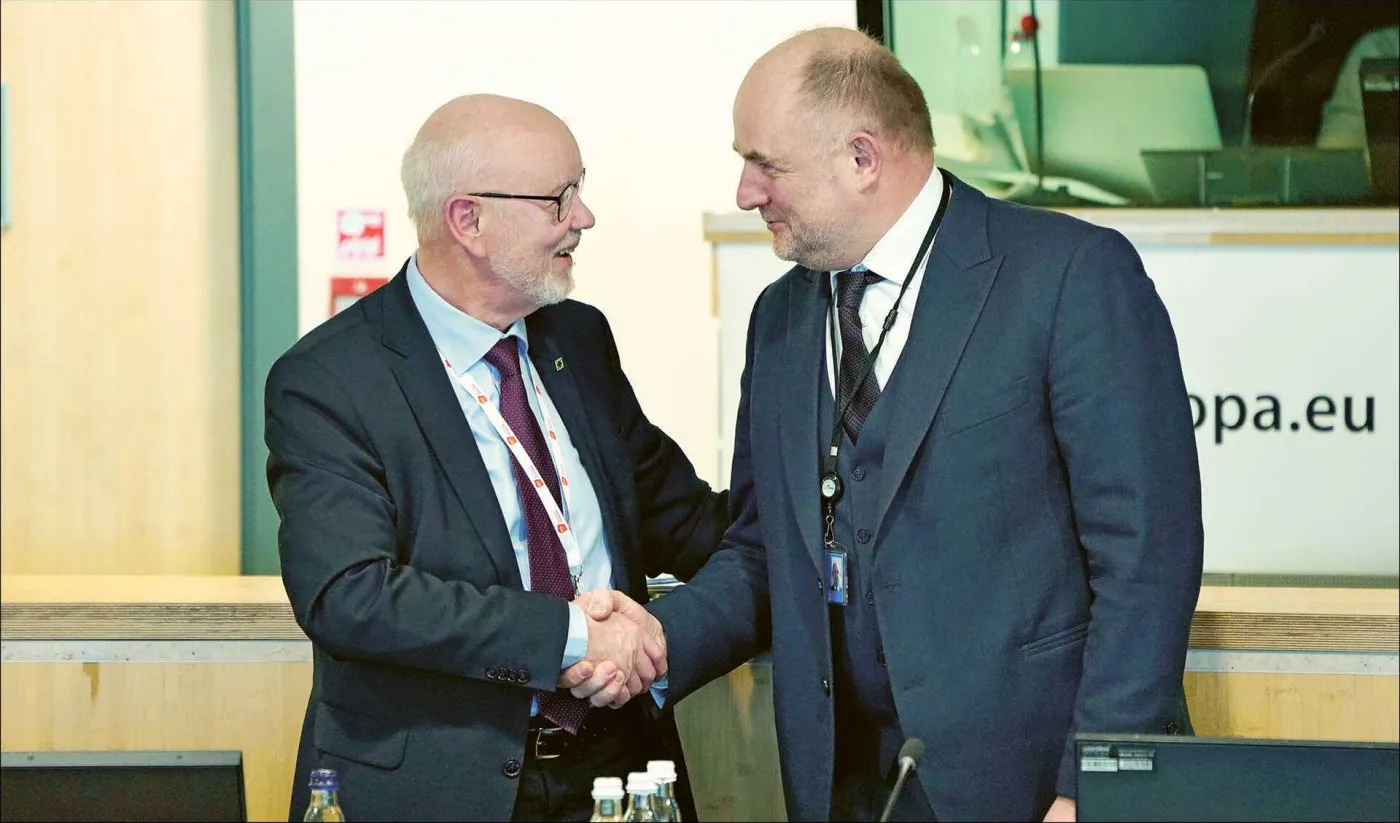 Marszałek Piotr Całbecki (na zdj. z prawej) w lutym 2025 r. został przewodniczącym Komisji Zasobów Naturalnych Europejskiego Komitetu Regionów.