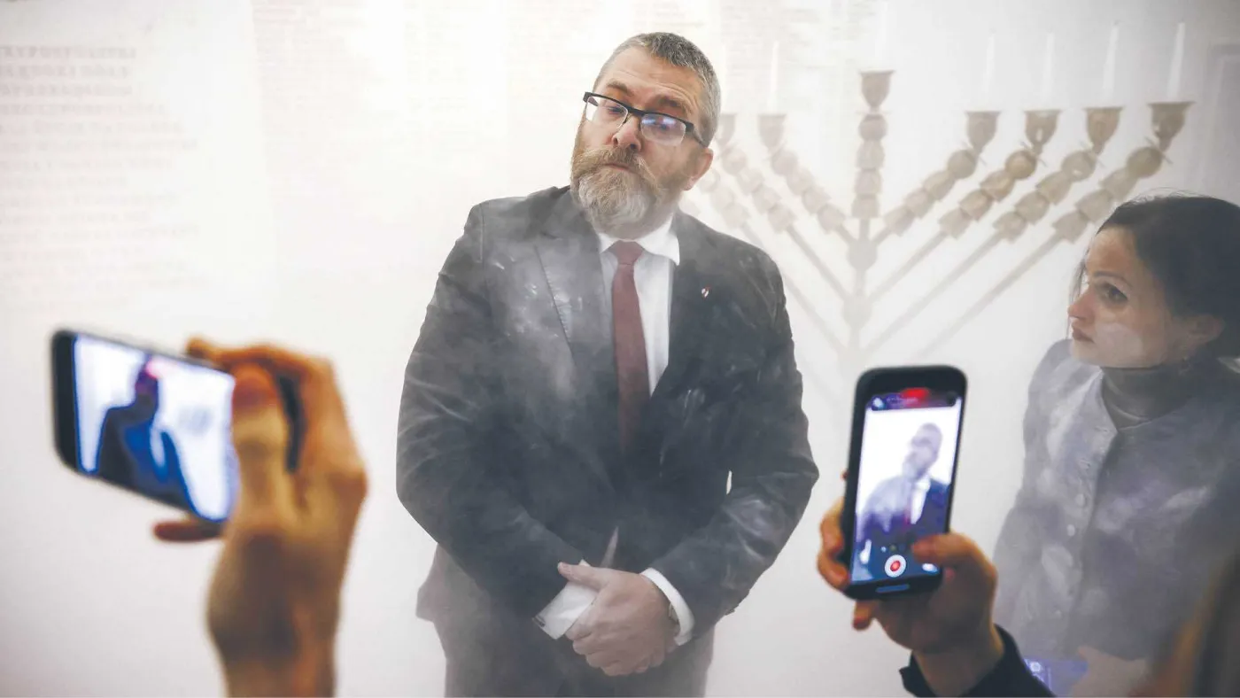 Exposé w cieniu skandalu