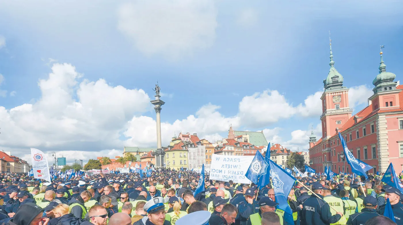 Mundurowi pokazali siłę, pod którą ugiął się rząd