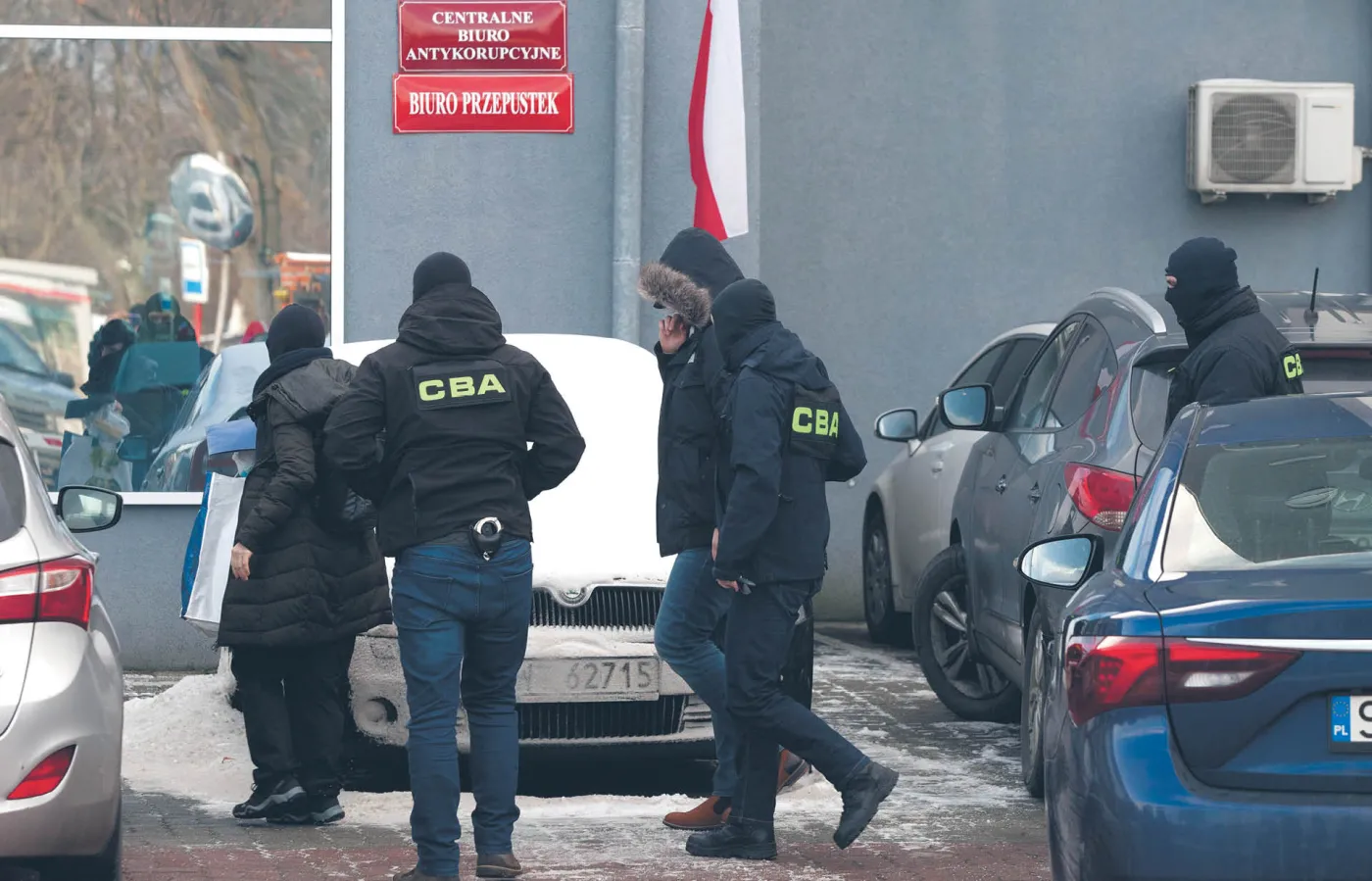 Po zatrzymaniach ludzi z kręgu MON strach w AW