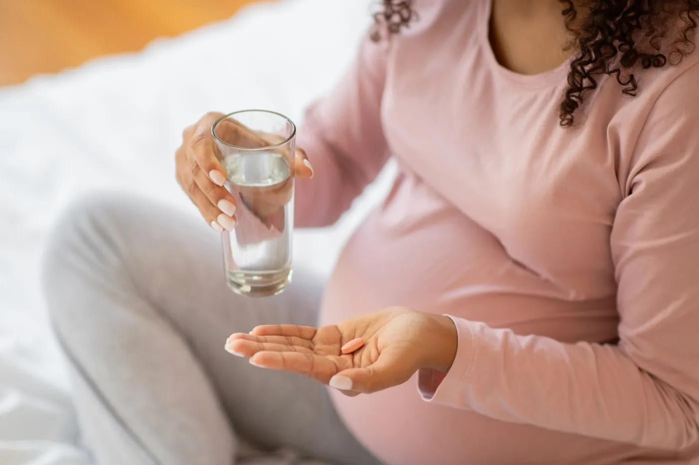 Nowe badania: paracetamol może zaburzać rozwój zarodka i obniżać szanse na ciążę