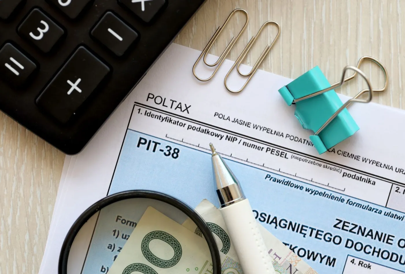 PIT a praca za granicą: Jak uniknąć podwójnego opodatkowania w 2026 roku?