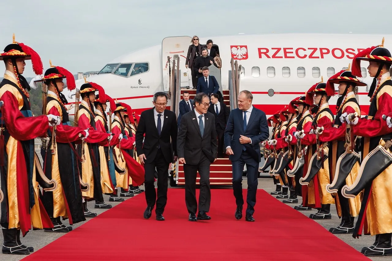Donald Tusk w Korei Płd. W poniedziałek leci do Japonii