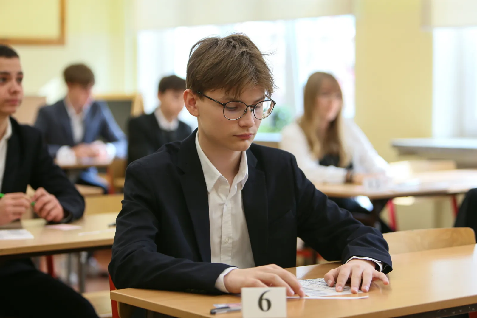 Ósmoklasiści zmierzyli się z matematyką. Procenty, bryły i prawdopodobieństwo na egzaminie