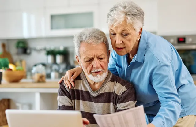 Seniorzy dostaną więcej po waloryzacji emerytur. Sprawdź, o ile wzrośnie twoje świadczenie w 2026 roku [TABELA]