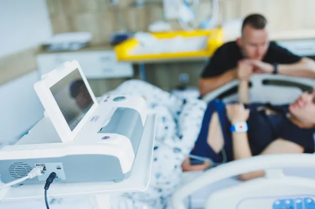 Coraz mniej dzieci, coraz mniej porodówek. Demografia uderza w szpitale