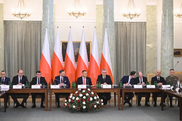 Kulisy RBN. Trzy tematy, zero rozstrzygnięć i narastający spór o kompetencje