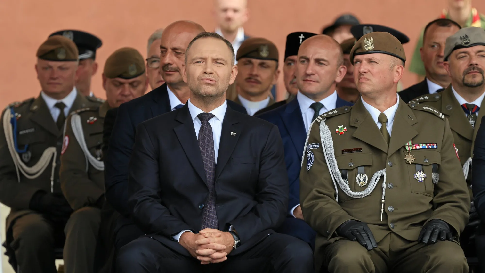 Кароль Навроцкий уже несколько месяцев держит эти предложения у себя. Речь идет о руководителях важнейших спецслужб