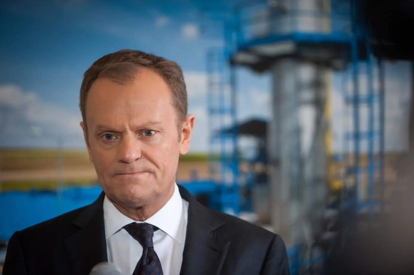 Premier Donald Tusk podczas konferencji prasowej w Gustorzynie. Fot. PAP/Tytus Żmijewski
