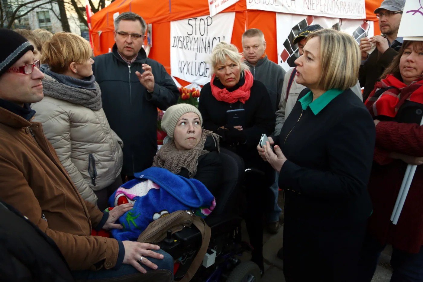 Głodówka opiekunów pod Sejmem: To dramatyczne zaproszenie, ale Tusk raczej się z nimi nie spotka