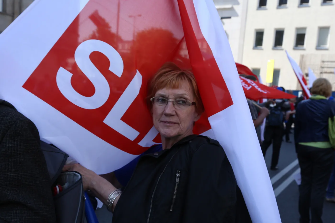 Manifestacja OPZZ i SLD w Warszawie: "Stop" umowom śmieciowym