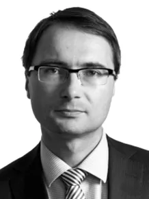 2157237-dr-patryk-filipiak-partner-w-kancelarii.jpg