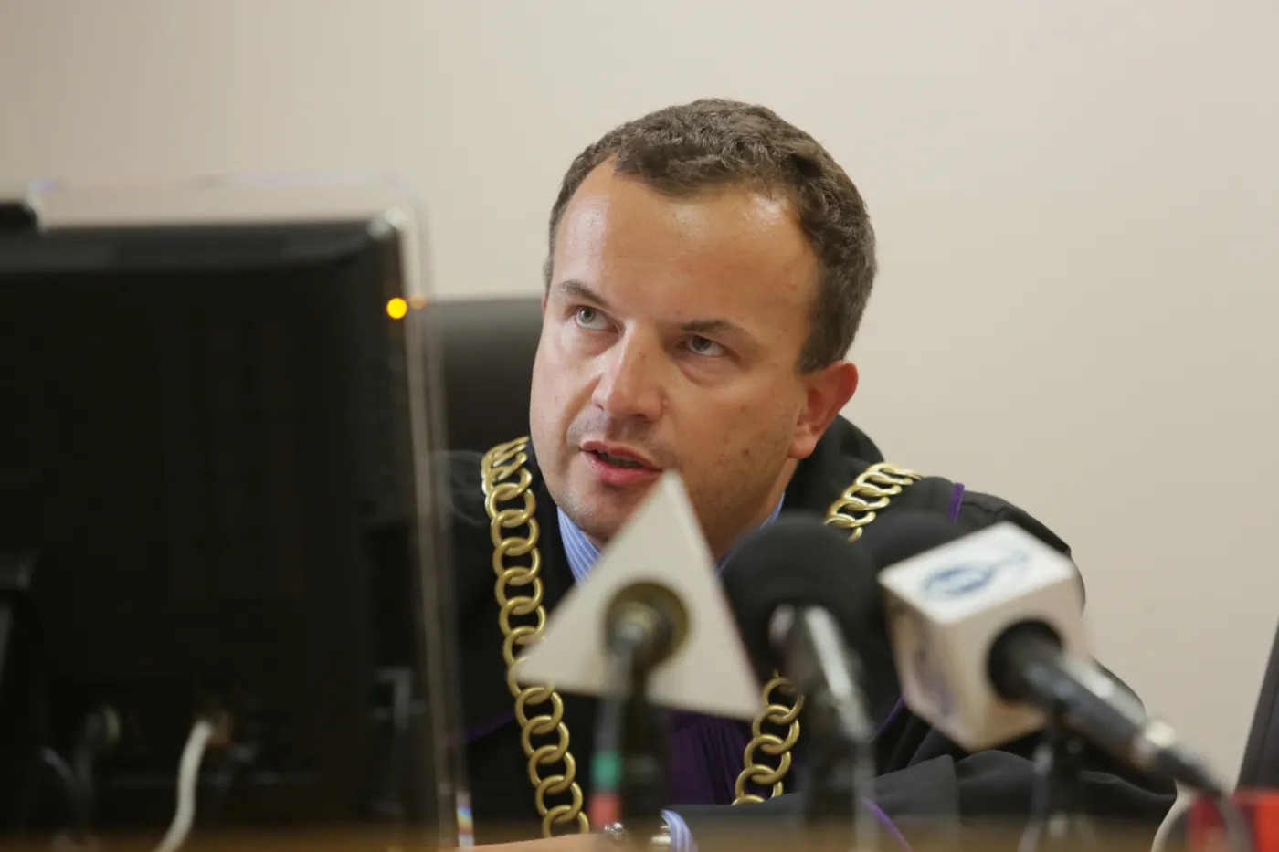 Sędzia Jacek Bajak podczas posiedzenia ws. pozwu Nowoczesnej Ryszarda Petru w trybie wyborczym przeciwko Leszkowi Millerowi i Januszowi Palikotowi,  PAP/Leszek Szymański