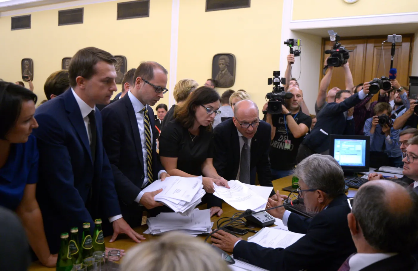Komisja odrzuciła wnioski opozycji o odrzucenie projektu o SN w całości