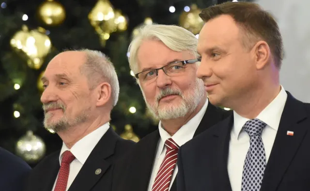 Horała: Opinia prezydenta była istotnym czynnikiem przy odwołaniu szefa MON