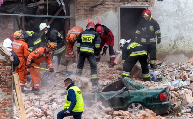 Katastrofa w Świebodzicach: Pięć ofiar śmiertelnych. Trwają poszukiwania jednej osoby