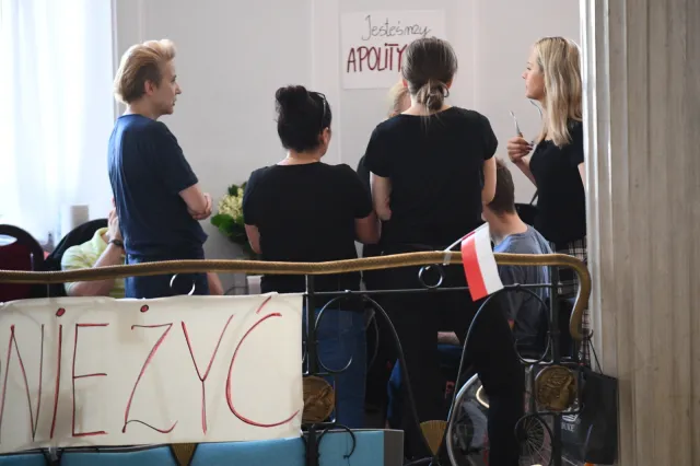 Ks. Isakowicz-Zaleski: Politycy próbują zrobić z protestu w Sejmie taran