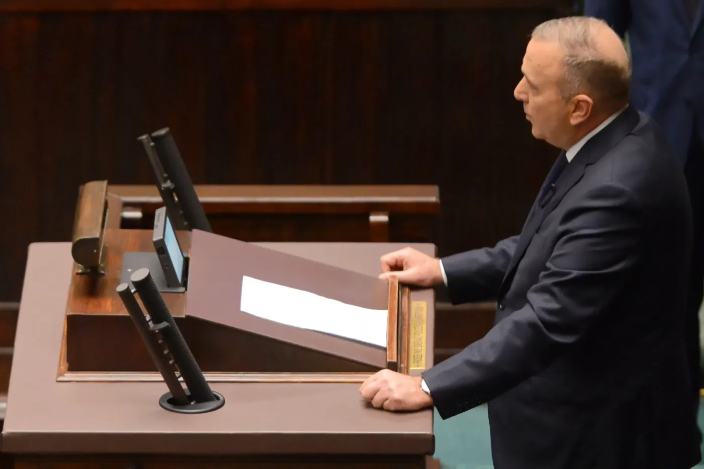 "Nienawiść, która odebrała ci życie, nie zniszczy tego, co zbudowałeś”. Sejm uczcił minutą ciszy pamięć Pawła Adamowicza