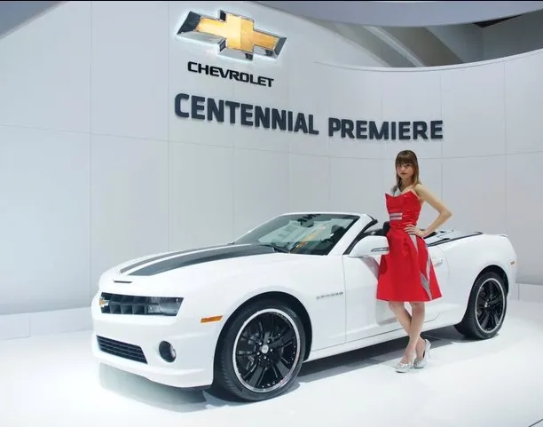 1853337-chevrolet-camaro-dziewczyna-genewa.jpg