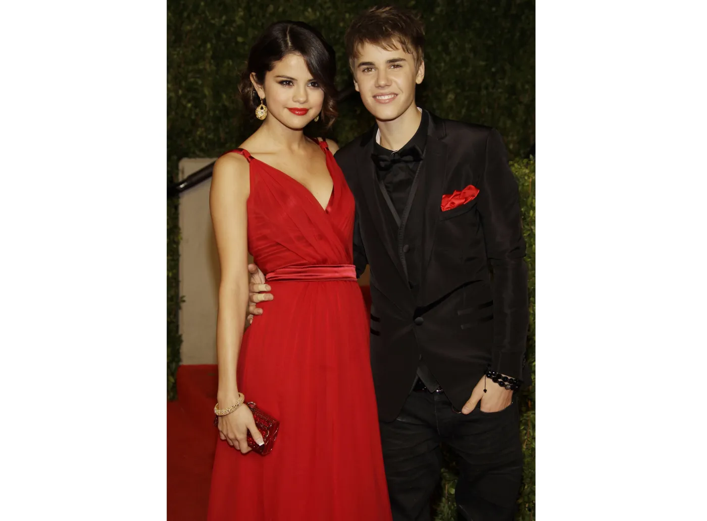 Aktorka i piosenkarka Selena Gomez z piosenkarzem Justinem Bieberem
