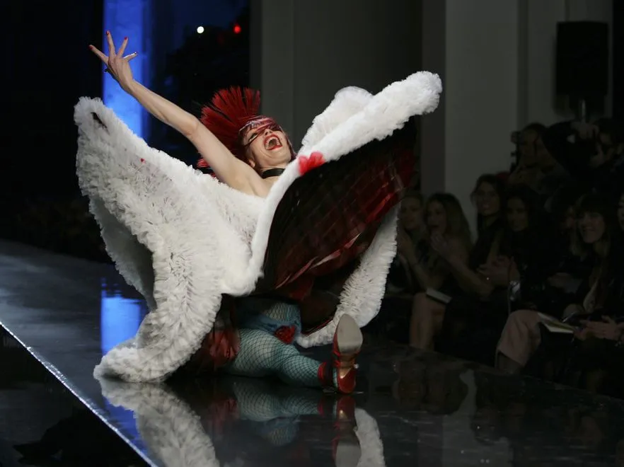 1784814-kolekcja-haute-couture-jeana-paula.jpg