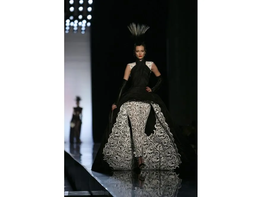 1784996-kolekcja-haute-couture-jeana-paula.jpg