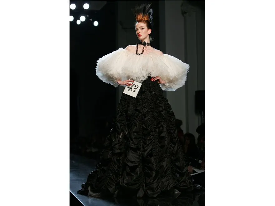1785019-kolekcja-haute-couture-jeana-paula.jpg