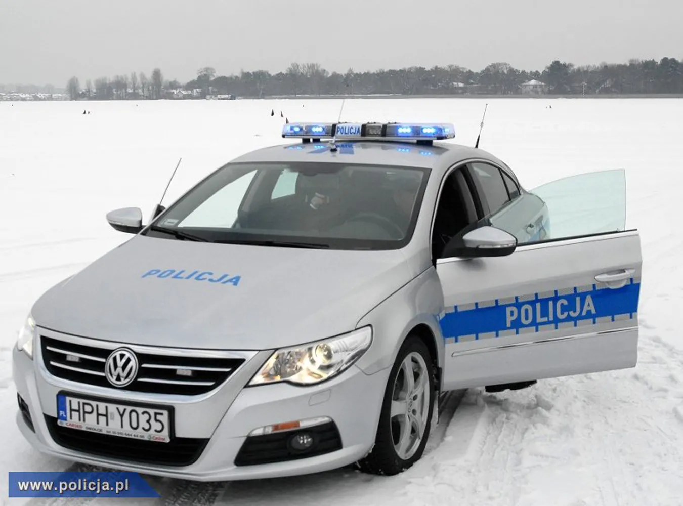 1833696-policja-volkswagen-passat-radiowoz.jpg