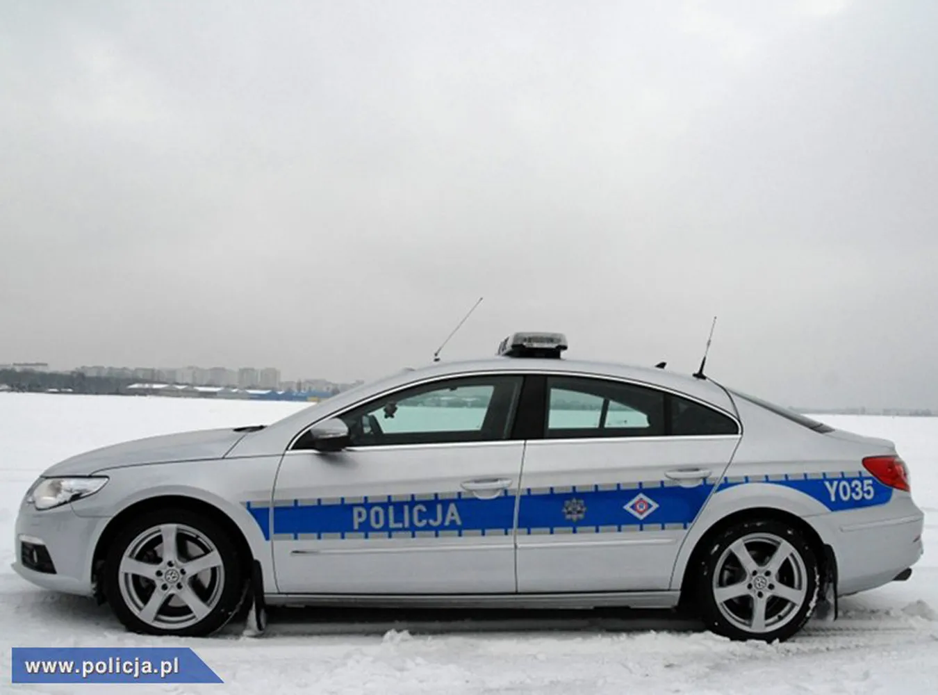 1833265-policja-volkswagen-passat-radiowoz-1.jpg