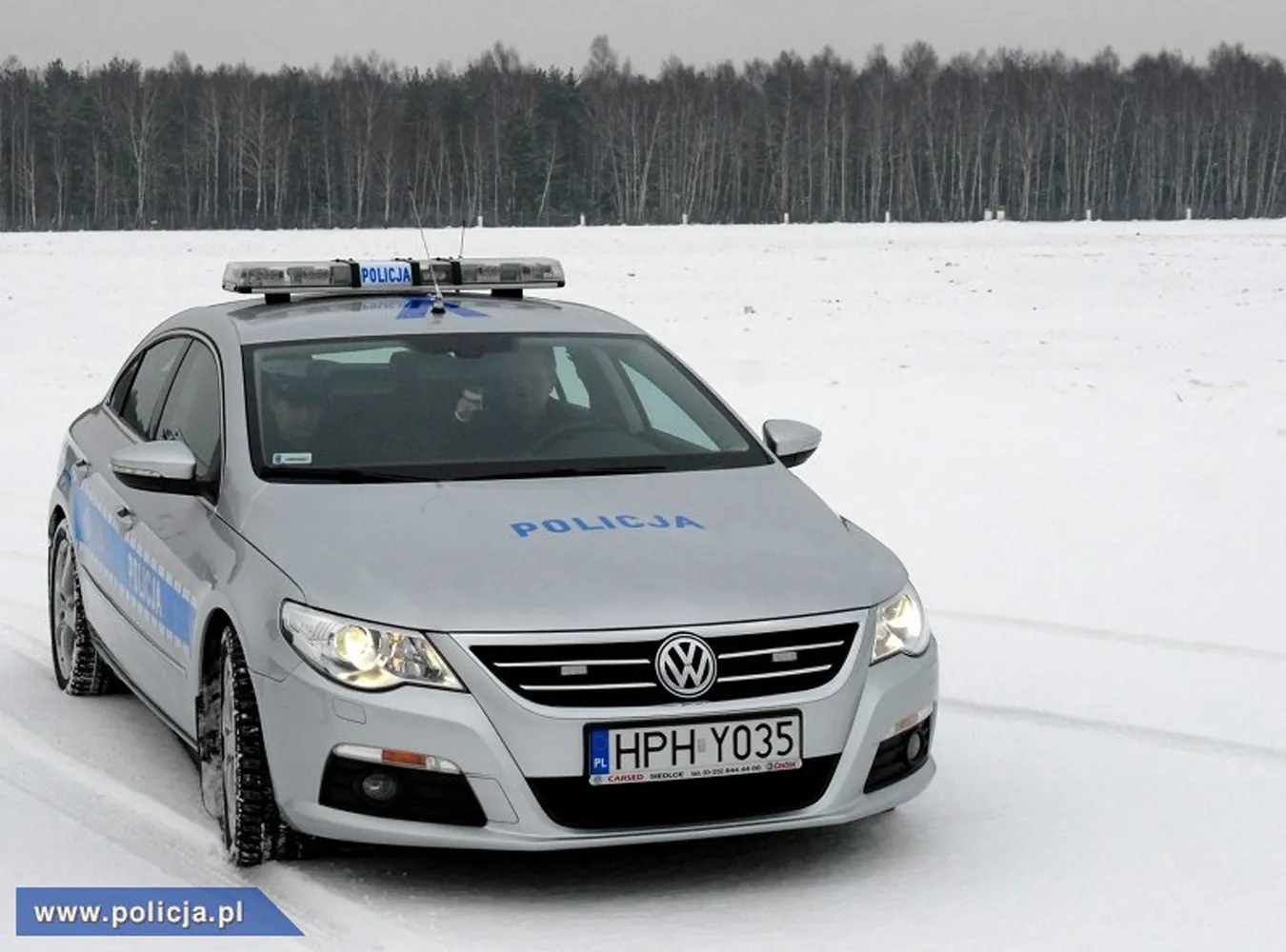 1833315-policja-volkswagen-passat-radiowoz-3.jpg